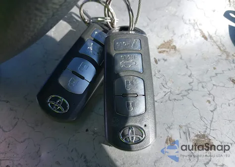 2019 Toyota Yaris Le z USA, uszkodzony, nr VIN 3MYDLBYV6KY523263